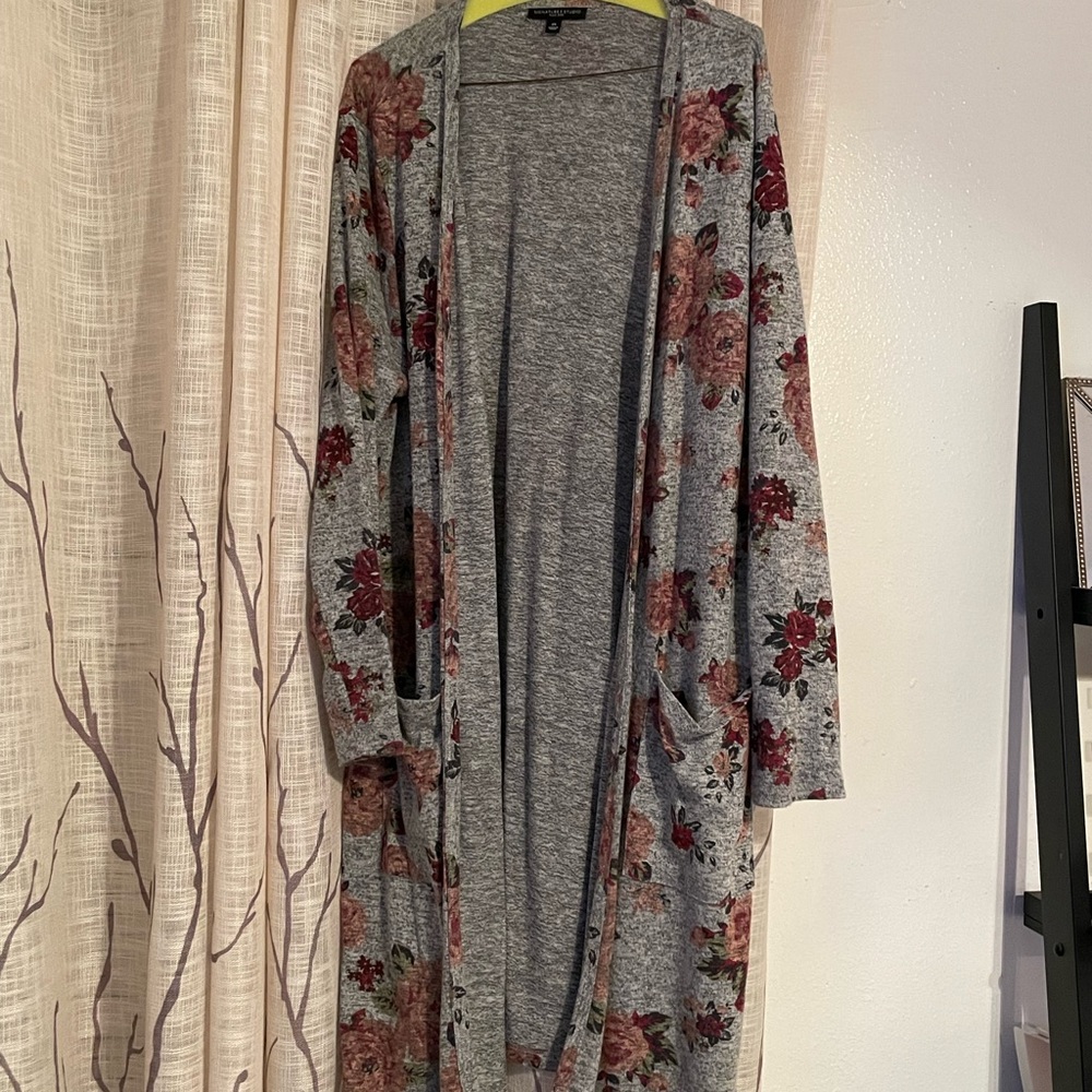 🌺🌺 Grey Floral Duster Sweater Size 2X 🌺🌺